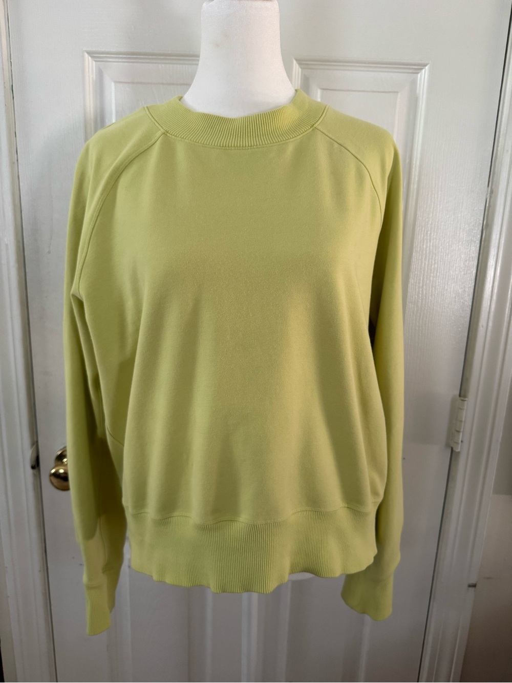 Lululemon Ready to Roll Crew *Lemon Vibe Size 8 Athleisure Sporty Workout Neon
